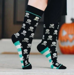 Skull And Crossbones Women's Crew Socks
